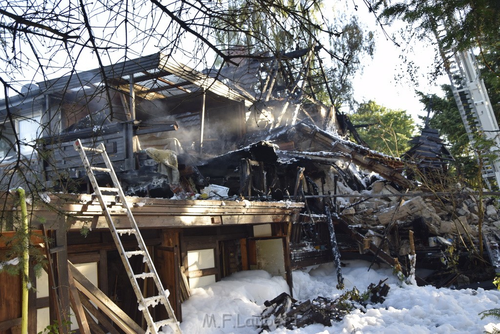 Grossfeuer Einfamilienhaus Siegburg Muehlengrabenstr P1197.JPG - Miklos Laubert